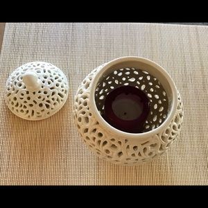 Porcelain candle holder